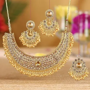 impeccable Traditional Necklaces